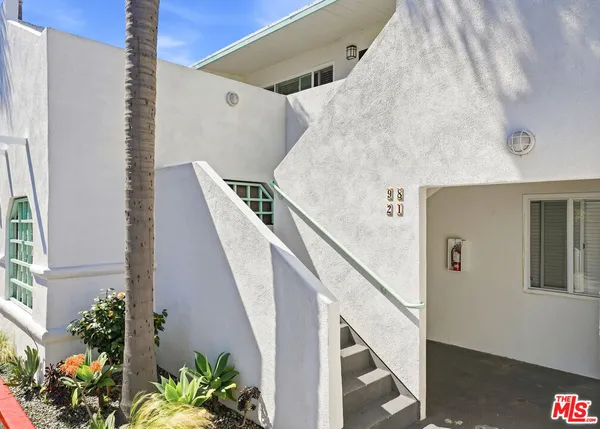 $5,586,000 | 311 West Wilson Street, Costa Mesa, CA 92627