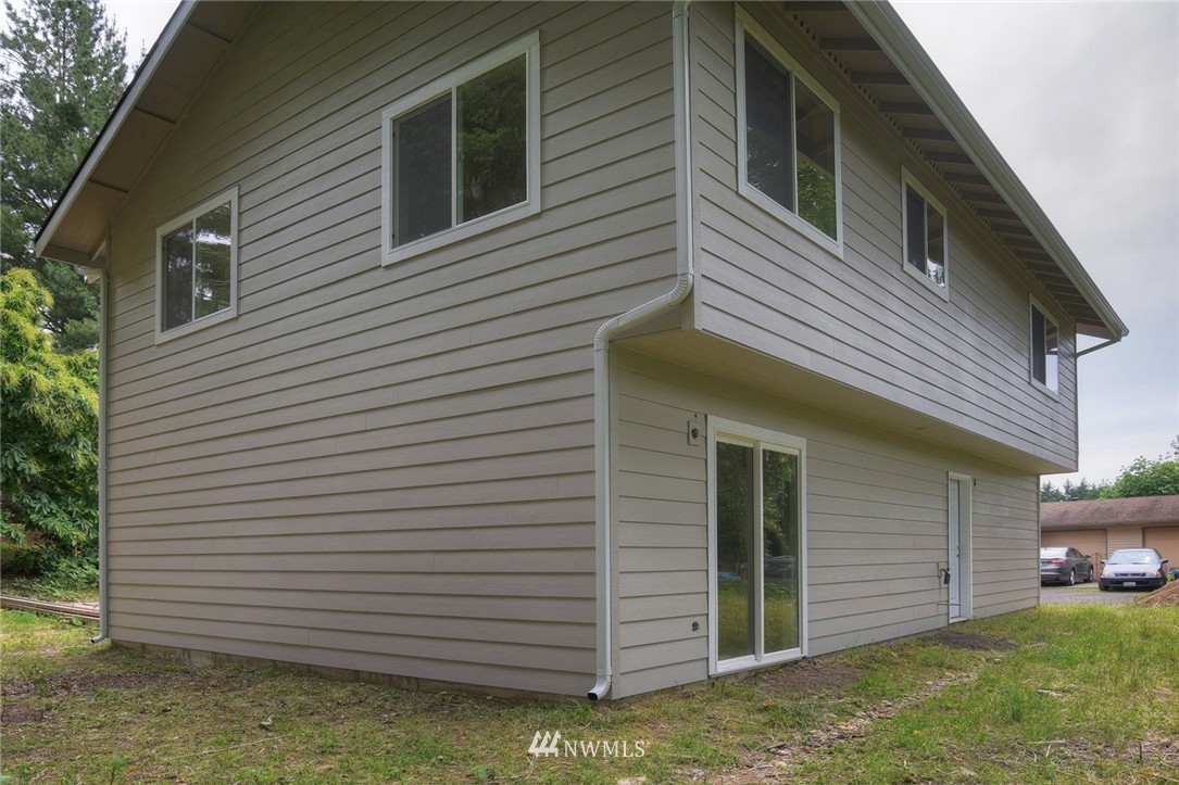 3569 Capstone Avenue Bremerton, WA 98310 - Photo 2 of 11 Gallery Image 2