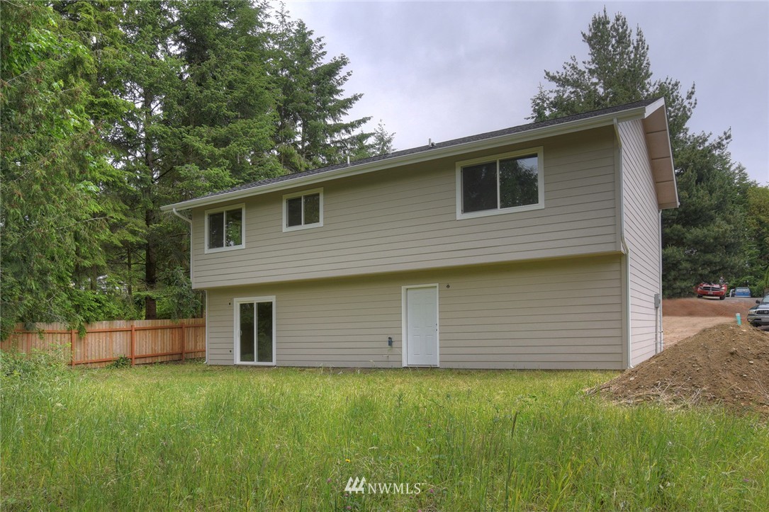 3569 Capstone Avenue Bremerton, WA 98310 - Photo 3 of 11 Gallery Image 3