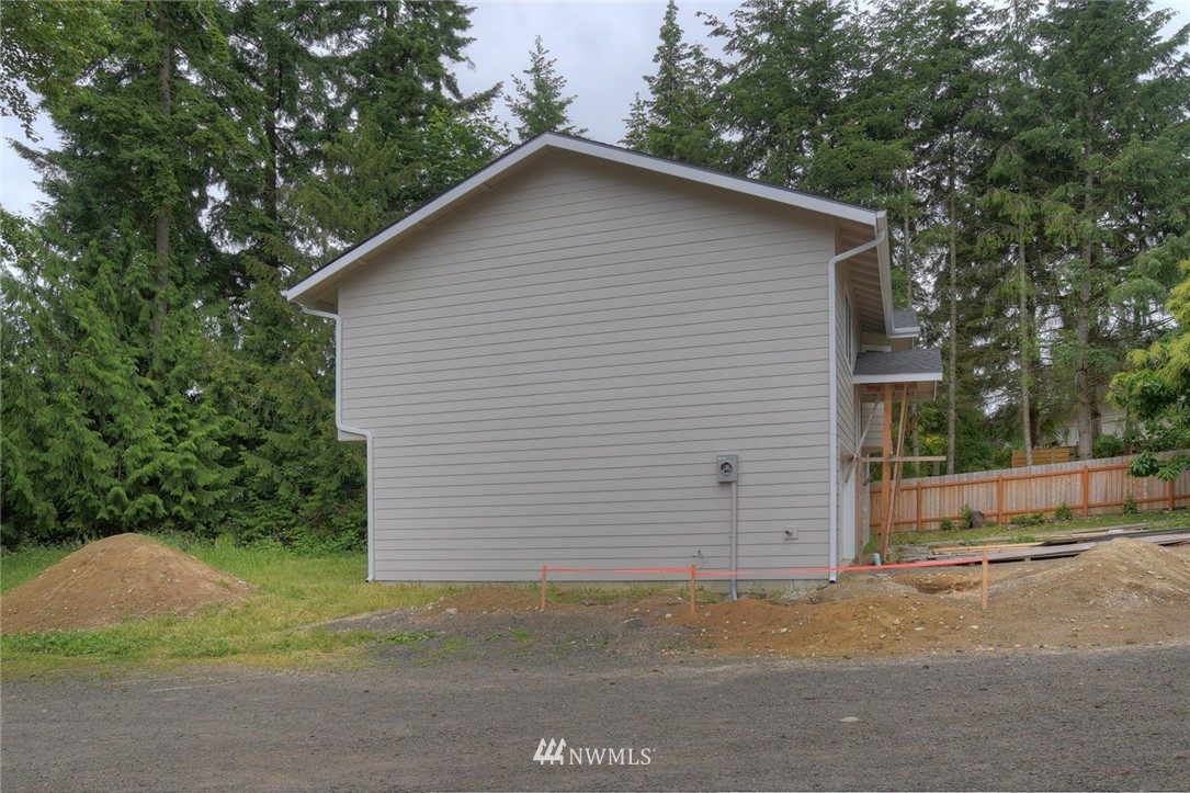 3569 Capstone Avenue Bremerton, WA 98310 - Photo 4 of 11 Gallery Image 4