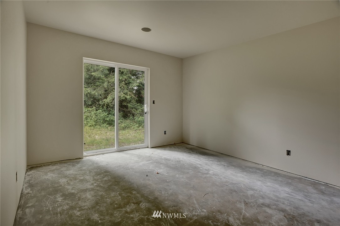 3569 Capstone Avenue Bremerton, WA 98310 - Photo 5 of 11 Gallery Image 5