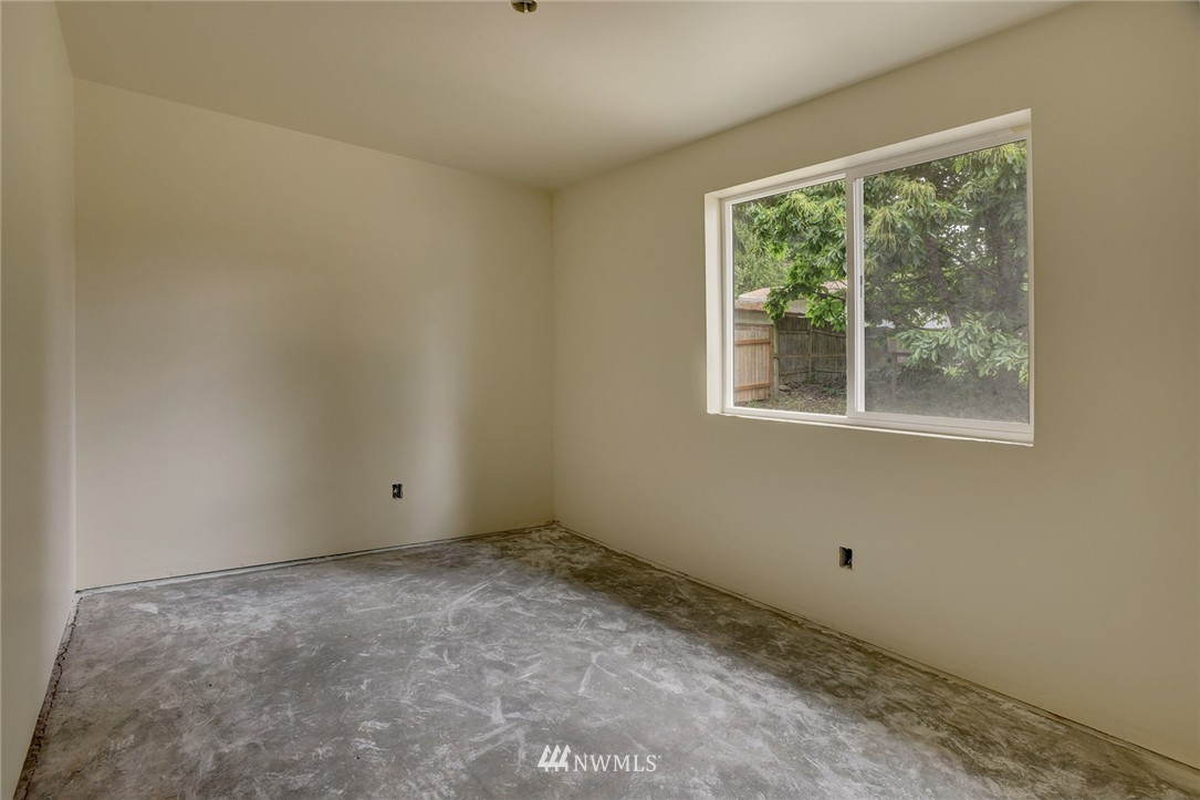 3569 Capstone Avenue Bremerton, WA 98310 - Photo 6 of 11 Gallery Image 6