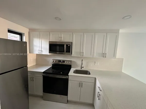 $2,500 | 1901 Northwest S River Drive, Unit 33C, Miami, FL 33125