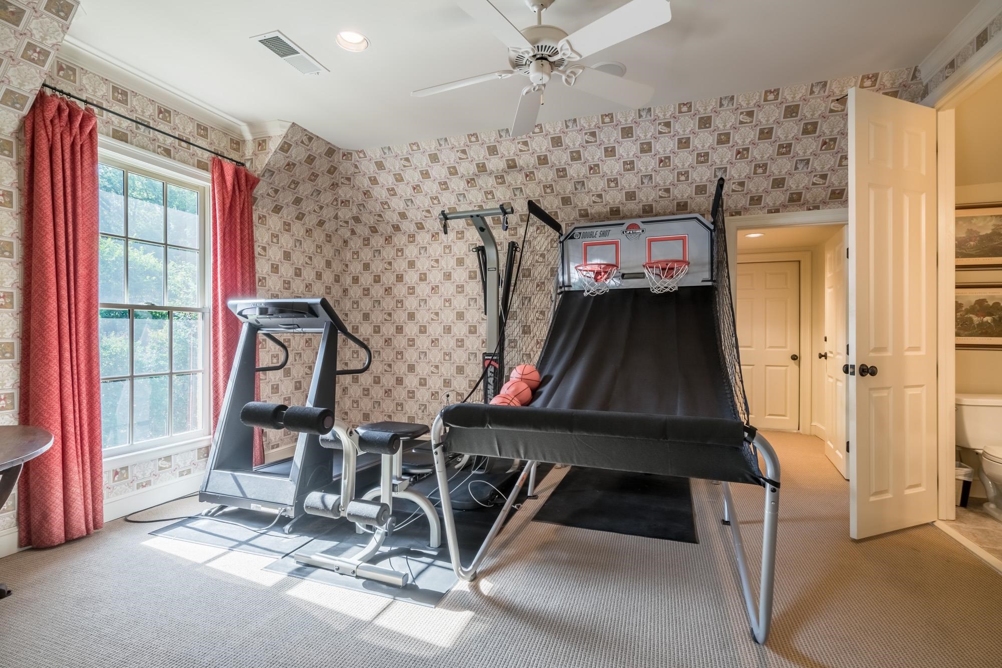 2951 Iroquois Road Memphis, TN 38111 - Photo 15 of 24 a view of entryway