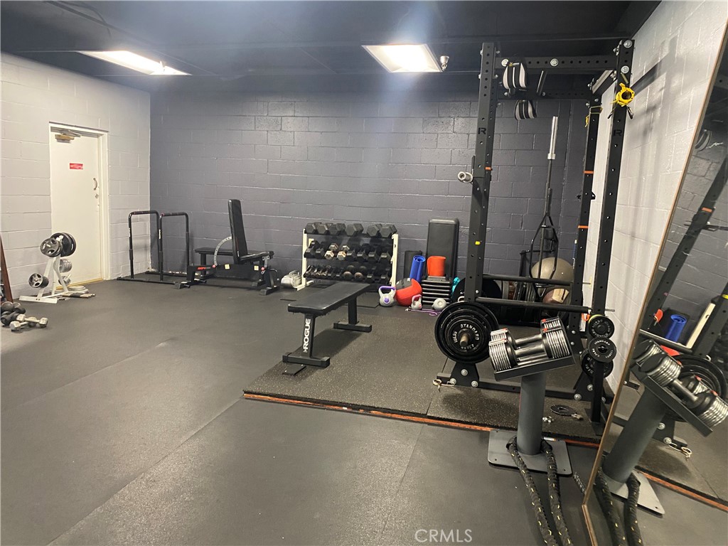 8105 Redlands Street, Unit 107 Playa del Rey, CA 90293 - Photo 40 of 43 a room with gym equipment and mirror
