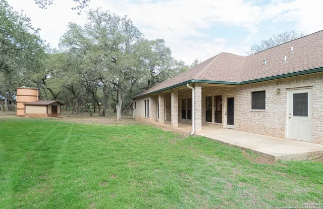 a view of a house with backyard and garden