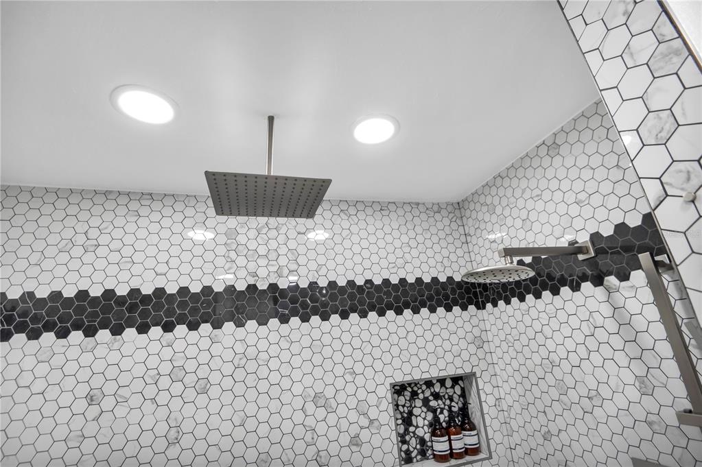 31 Lands End Lane Sarasota, FL 34242 - Photo 37 of 49 a bathroom with a shower