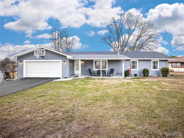 $289,900 | 30 Lake Drive, Troy, IL 62294