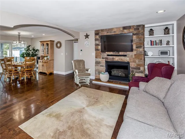 $289,900 | 30 Lake Drive, Troy, IL 62294