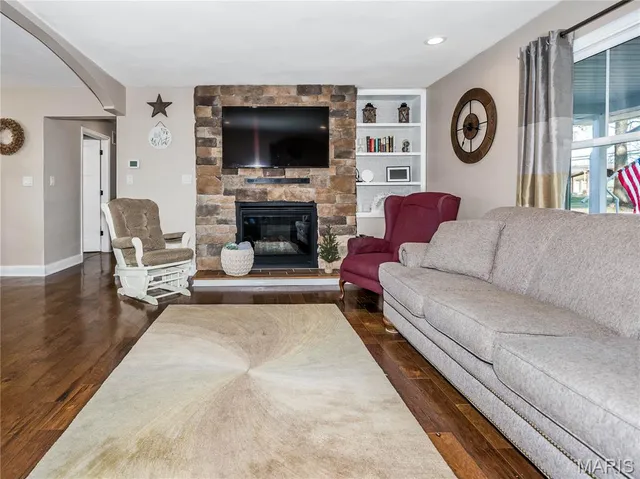 $289,900 | 30 Lake Drive, Troy, IL 62294