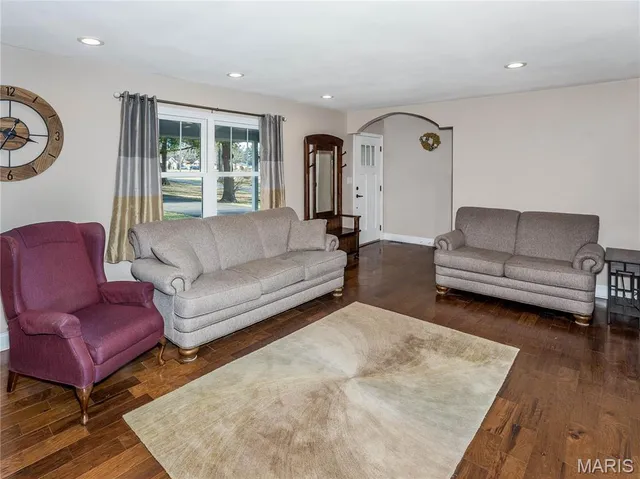 $289,900 | 30 Lake Drive, Troy, IL 62294