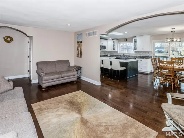 $289,900 | 30 Lake Drive, Troy, IL 62294