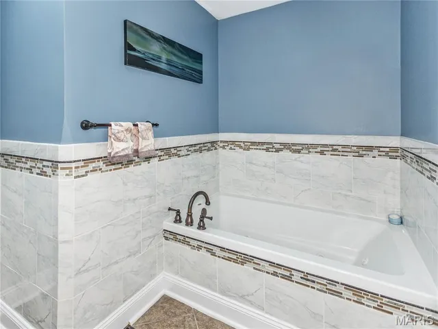 $289,900 | 30 Lake Drive, Troy, IL 62294