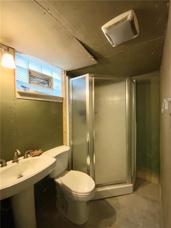 86 Thorncrest Drive McKees Rocks, PA 15136 - Photo 18 of 25 Full Bath in Lower Level needs finishing touches