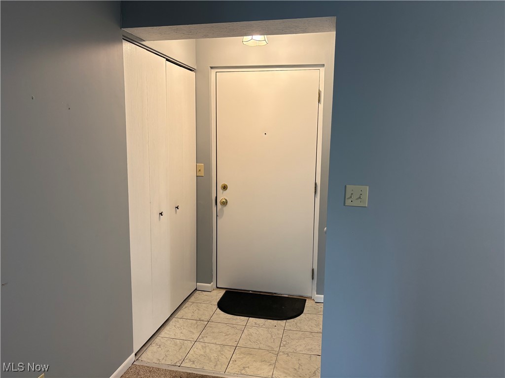 4750 Oak Point Road, Unit 302 Lorain, OH 44053 - Photo 2 of 25 Foyer