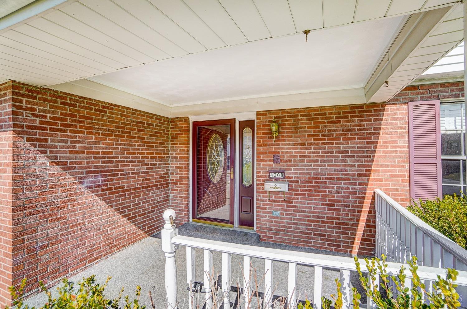 4308 Turf Lane Cincinnati, OH 45211 - Photo 4 of 46