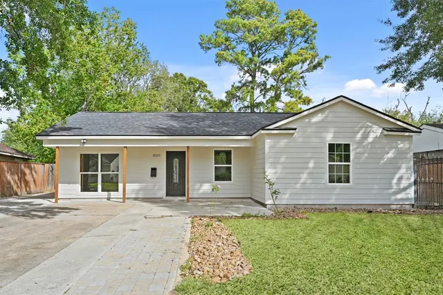 a view of an empty room with a fireplace