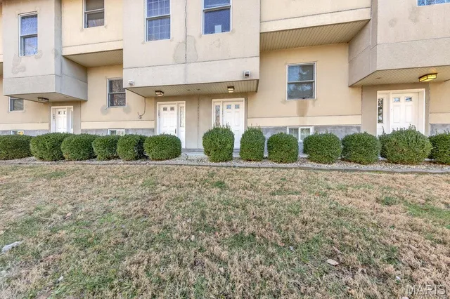 $874,900 | 101 Half Moon Bay Lane, Ballwin, MO 63011