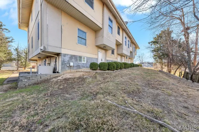 $874,900 | 101 Half Moon Bay Lane, Ballwin, MO 63011