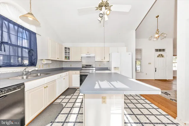 $370,000 | 105 Ridge Avenue, Taneytown, MD 21787