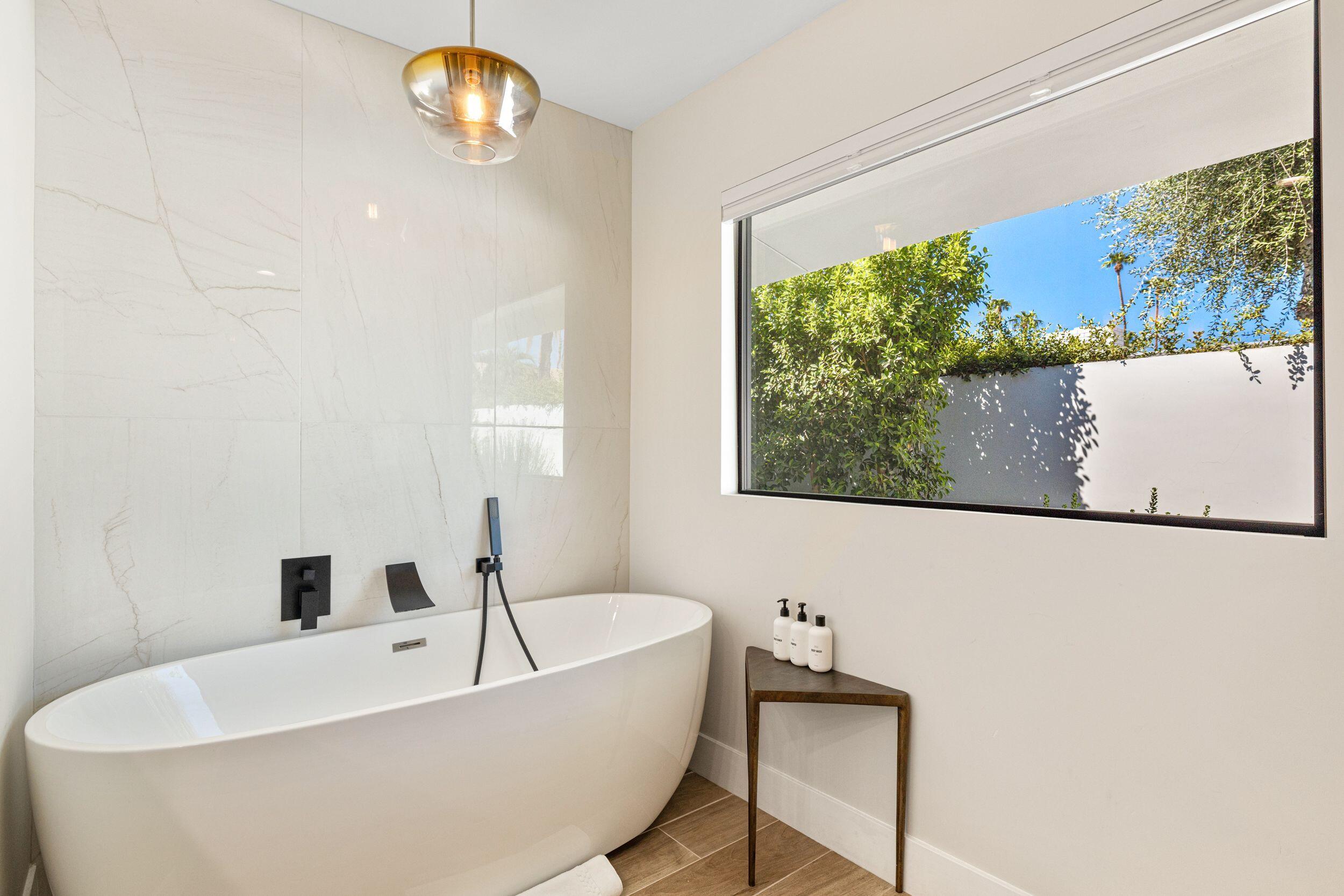45655 Apache Road Indian Wells, CA 92210 - Photo 14 of 31 15. Freestanding Soaking Tub