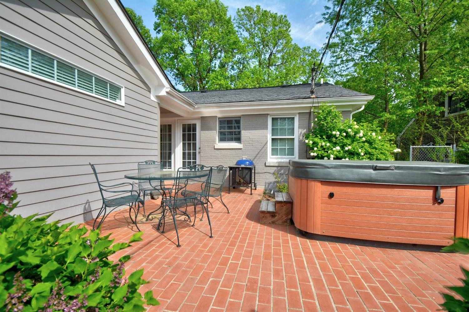 429 Culpepper Road Lexington, KY 40502 - Photo 8 of 37 Hot tub belongs to tenant. Does not conv