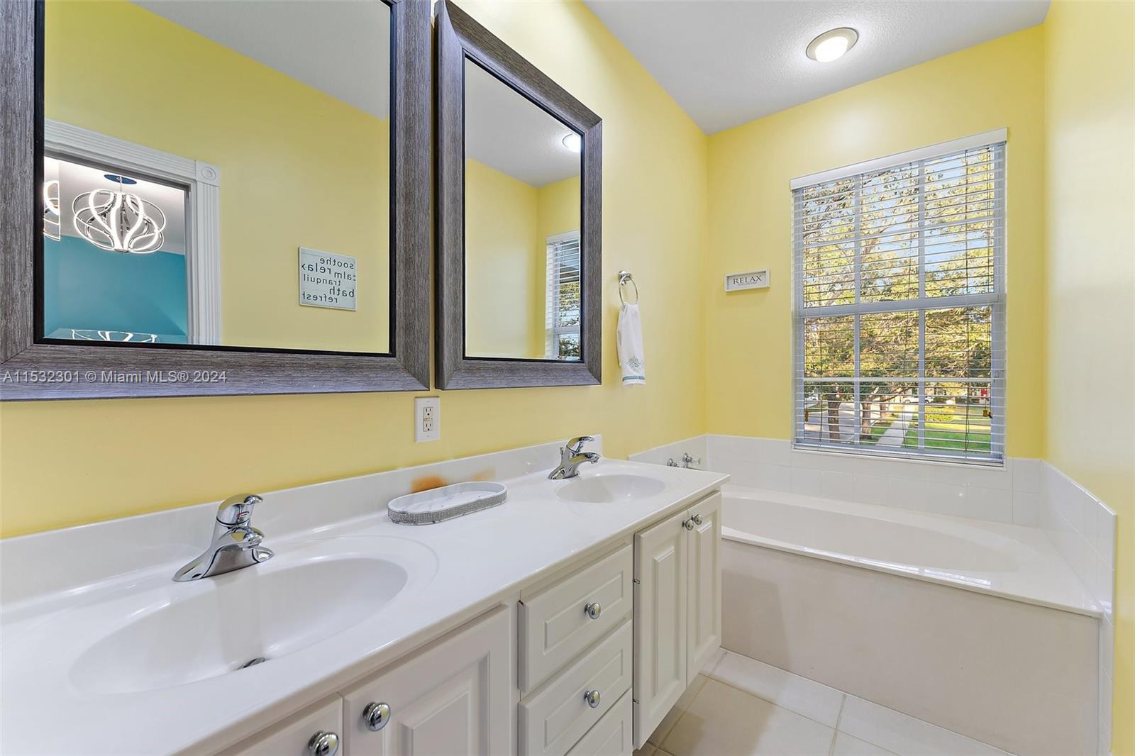 136 Milbridge Drive Jupiter, FL 33458 - Photo 33 of 50 a bathroom with a sink and a bathtub