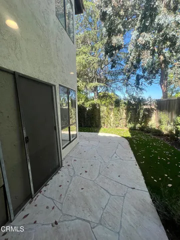 a view of an entryway of the house