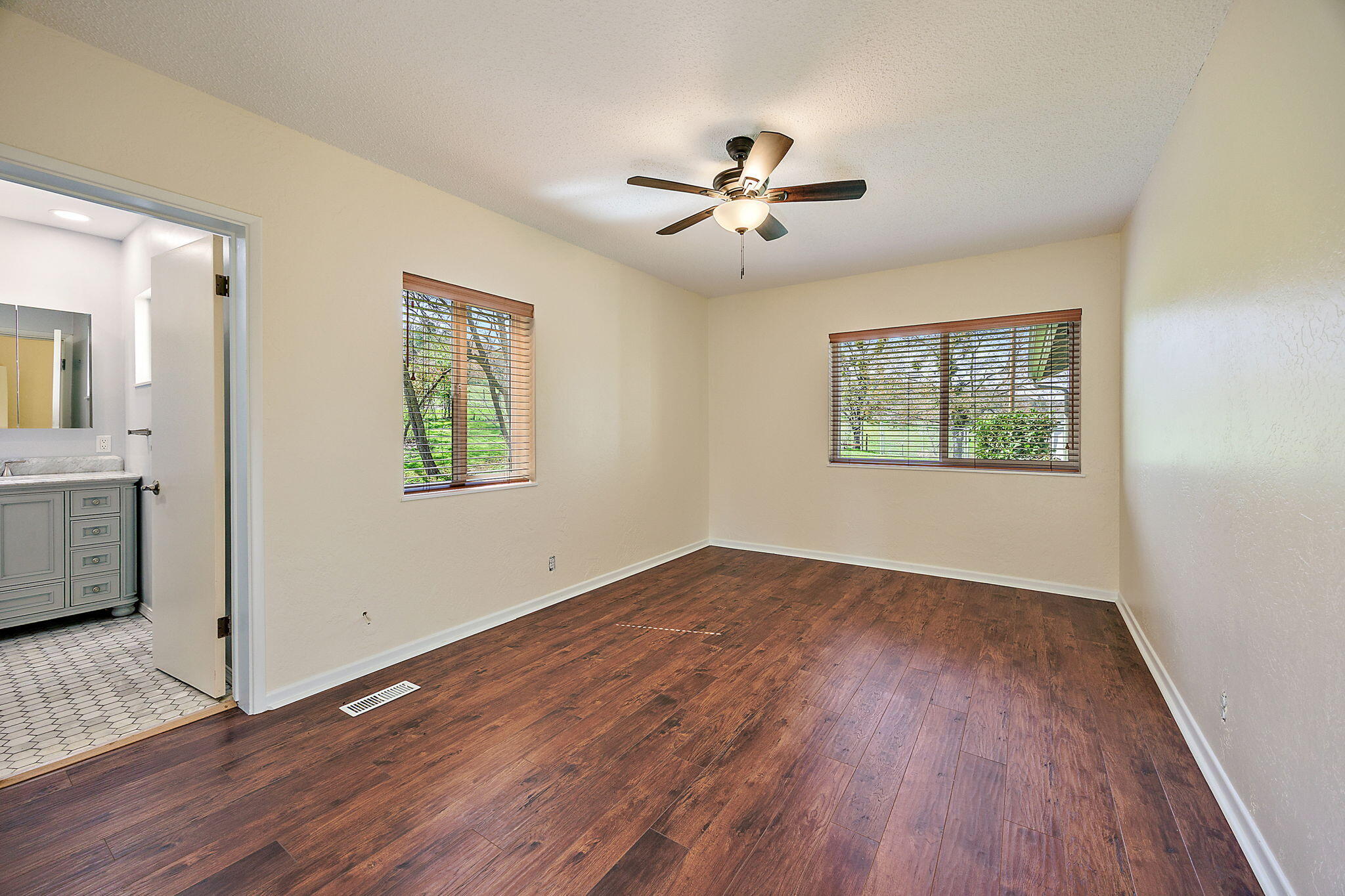 4336 Independence School Road Medford, OR 97501 - Photo 28 of 57 27