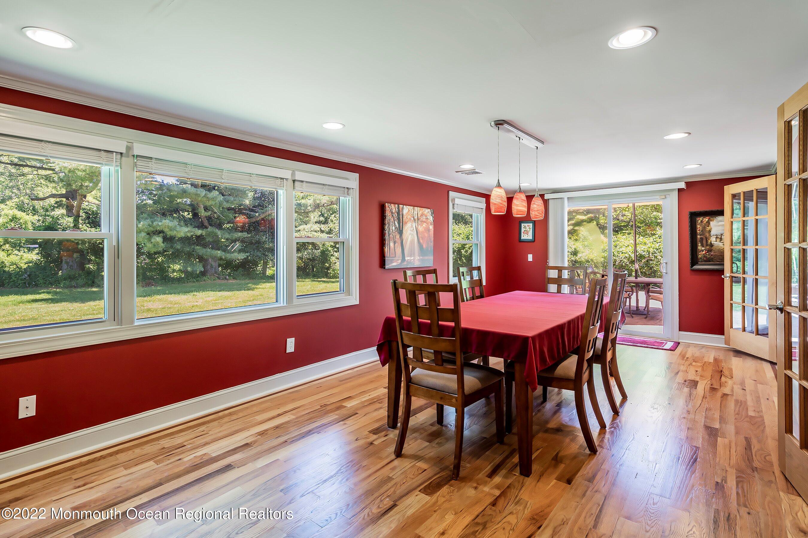 304 Rutledge Drive Red Bank, NJ 07701 - Photo 5 of 18 08-Int5 Dining.