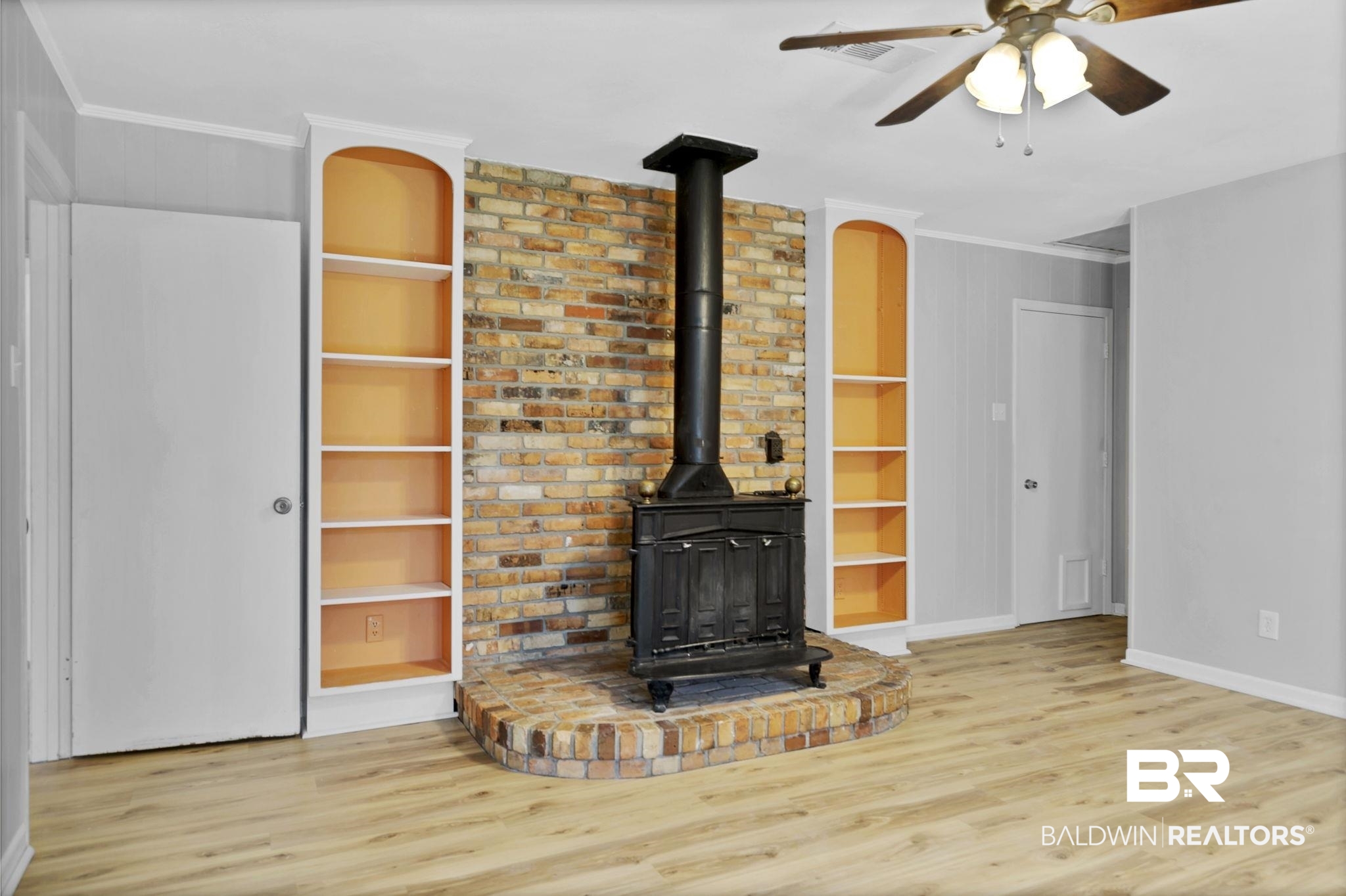 5817 Woodgate Road Mobile, AL 36609 - Photo 34 of 85 Family Room with built in bookcases