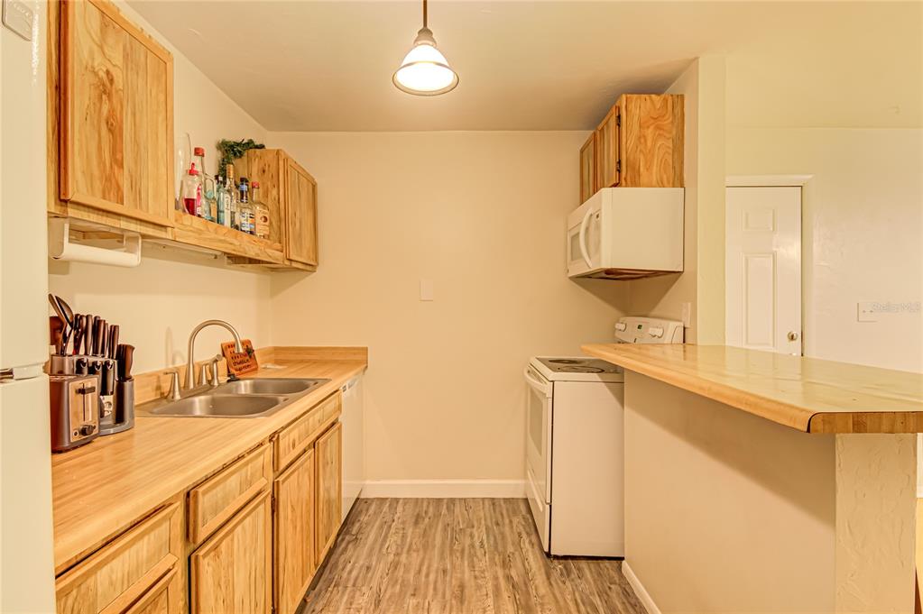 1015 Southwest 9th Street, Unit D22 Gainesville, FL 32601 - Photo 11 of 16
