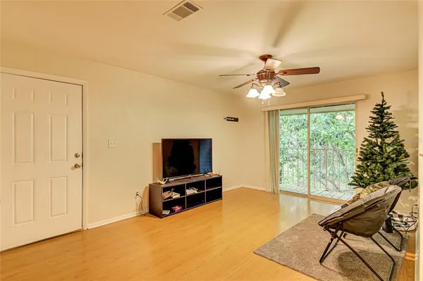 $113,900 | 1015 Southwest 9th Street, Unit D22, Gainesville, FL 32601