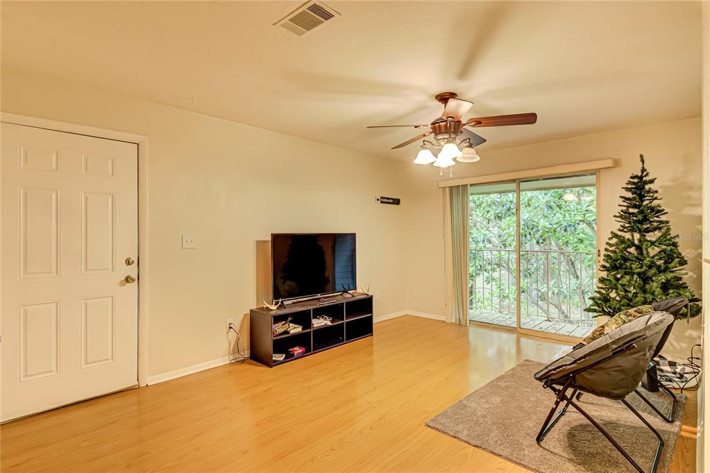 1015 Southwest 9th Street, Unit D22 Gainesville, FL 32601 - Photo 6 of 16