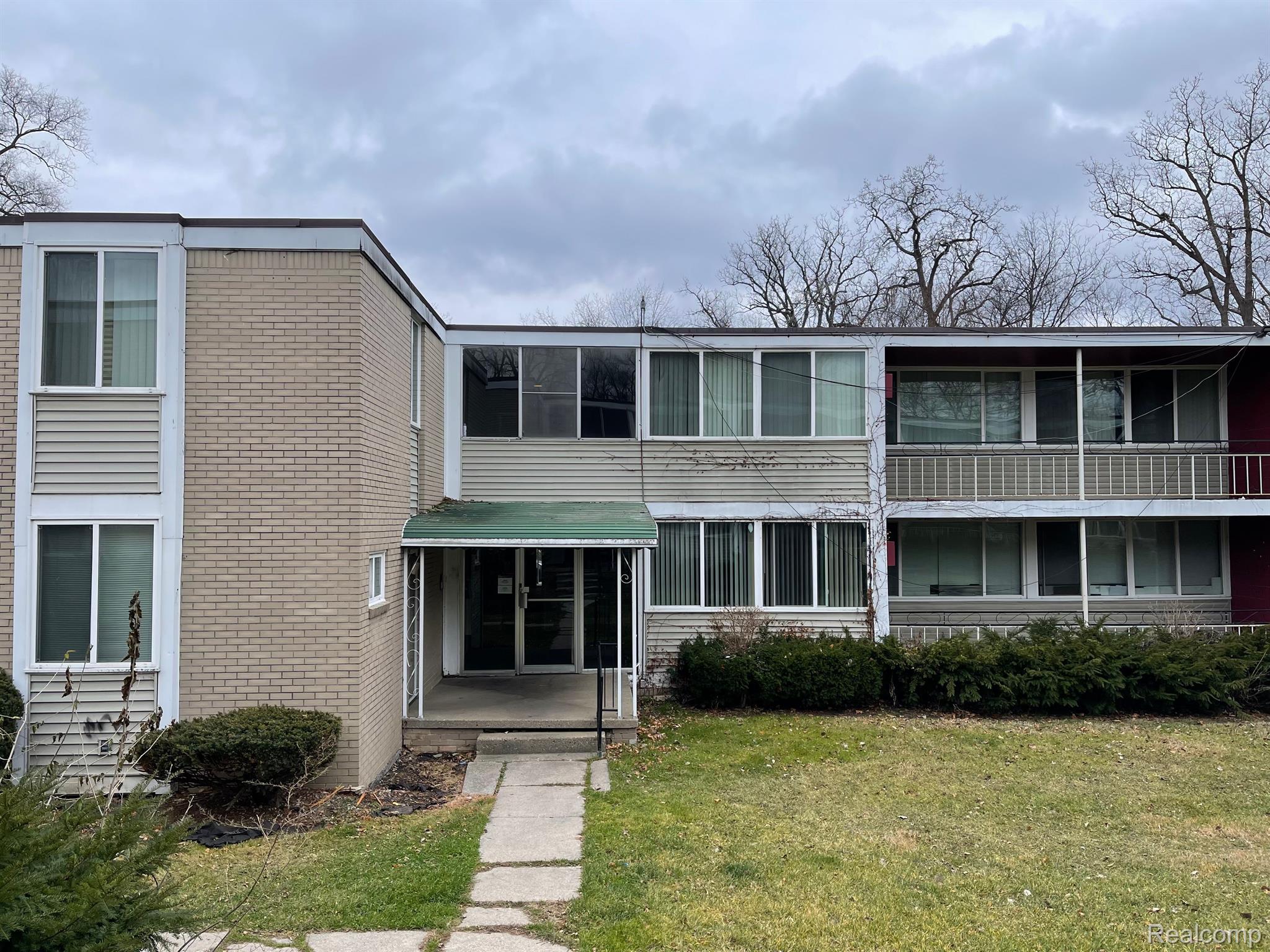 19143 Berg Road Detroit, MI 48219 - Photo 8 of 21
