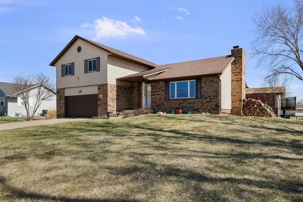 $399,900 | 3545 West Harbor Drive, Bettendorf, IA 52722