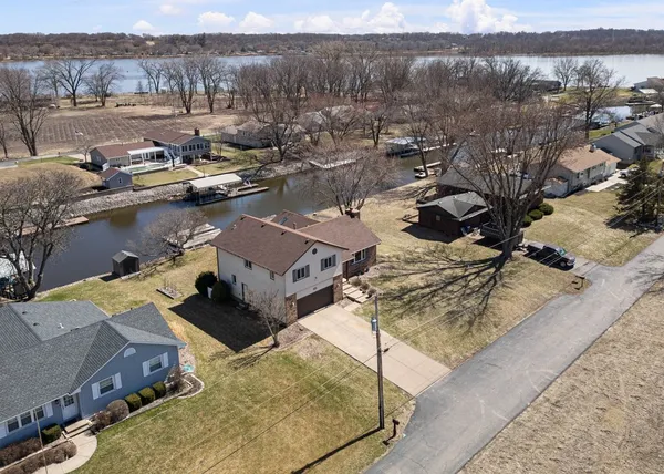 $399,900 | 3545 West Harbor Drive, Bettendorf, IA 52722