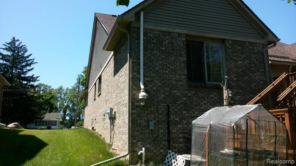21154 Gill Road Farmington Hills, MI 48335 - Photo 6 of 37