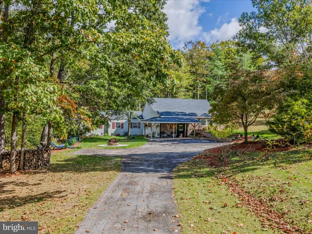 a house view with a outdoor space