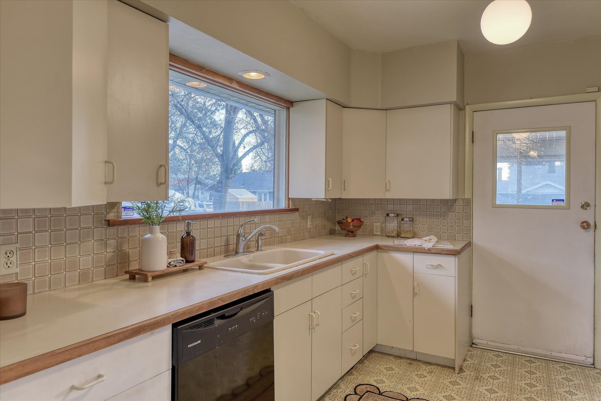 3203 West Cora Avenue Spokane, WA 99205 - Photo 12 of 50