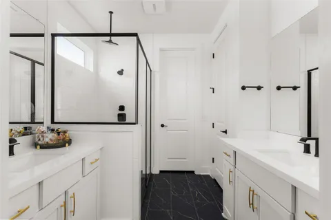 $849,995 | 7917 Edmondson Bend, Austin, TX 78744
