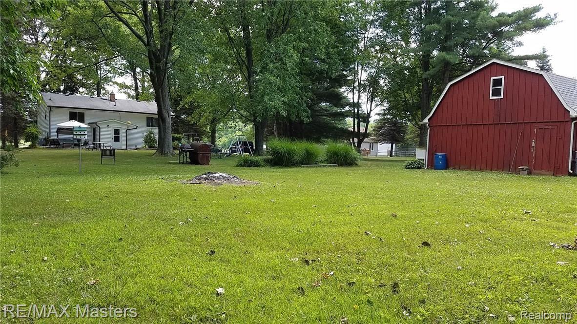 12367 Grafton Road Carleton, MI 48117 - Photo 26 of 40 20160713_125833.jpg