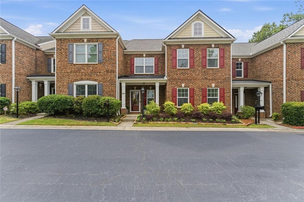 1142 Lake Point Way Suwanee, GA 30024 - Photo 2 of 31