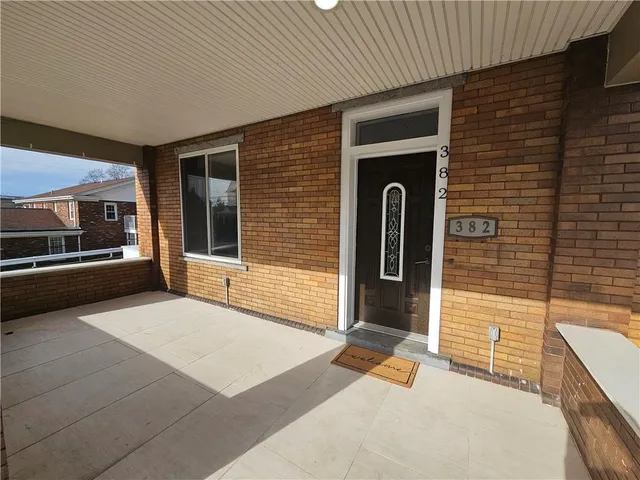 a view of an entryway of the house