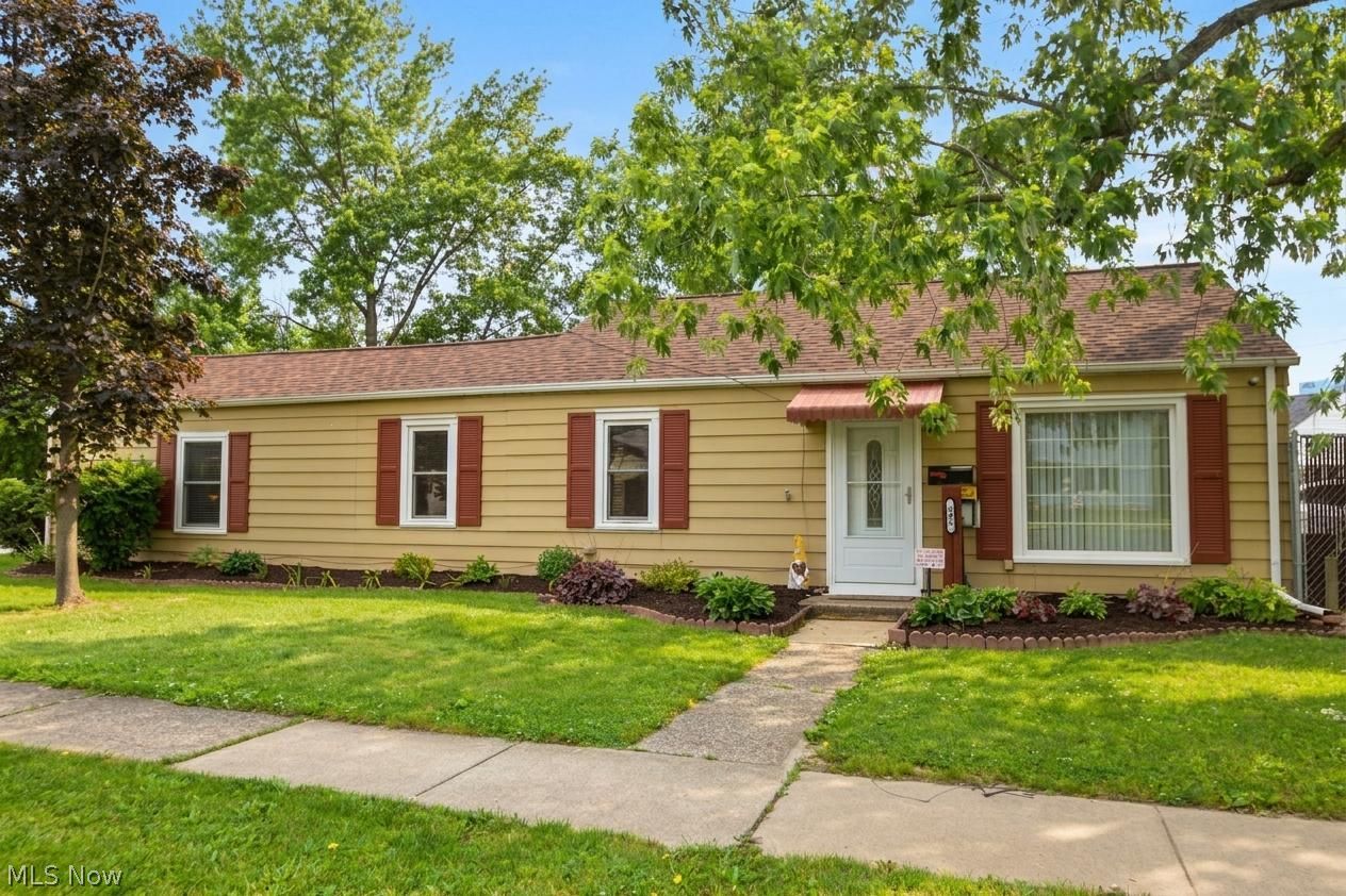 892 West River Road North Elyria, OH 44035 - Photo 2 of 22