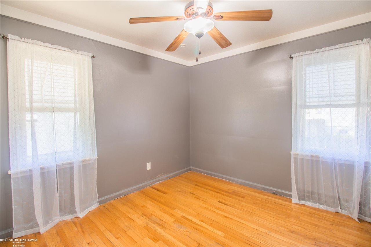 8204 Standard Street Center Line, MI 48015 - Photo 16 of 33 50053866-15.JPG