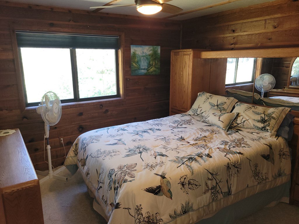 10525 Skunk Creek Road Cascade, ID 83611 - Photo 21 of 41 Primary bedroom