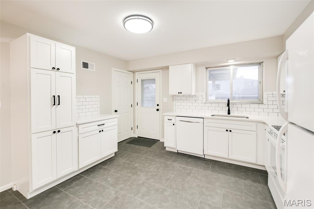 10235 Jeffleigh Lane St. Louis, MO 63123 - Photo 12 of 33