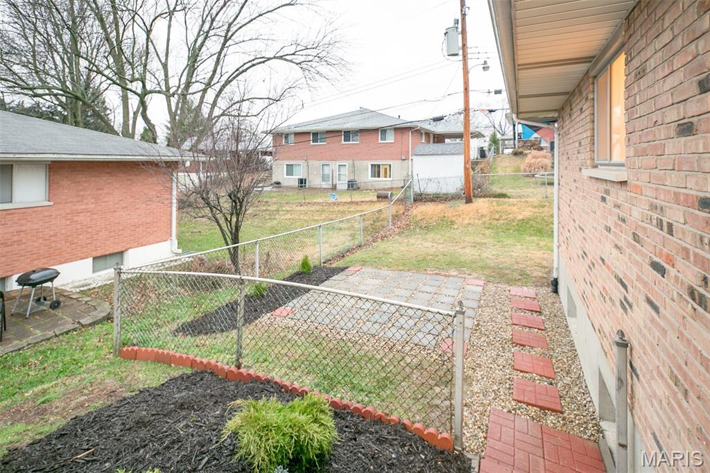 10235 Jeffleigh Lane St. Louis, MO 63123 - Photo 18 of 33