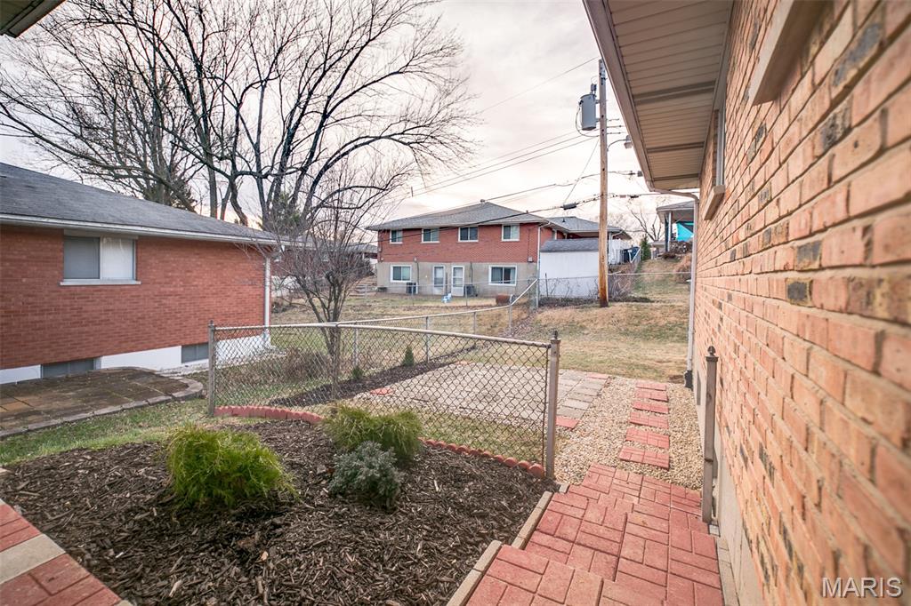 10235 Jeffleigh Lane St. Louis, MO 63123 - Photo 24 of 33